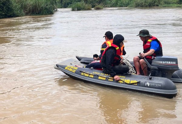 Tìm thấy thi thể nữ sinh rơi xuống sông