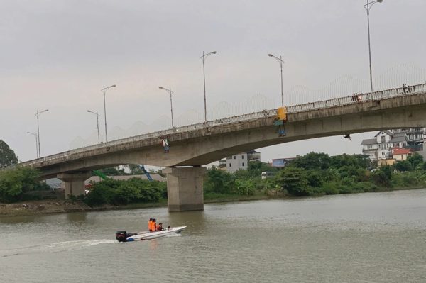 Tìm thấy thi thể thiếu tá quân đội lao mình xuống sông cứu người