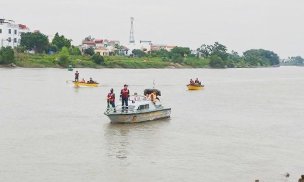 Tìm thấy thi thể thiếu tá quân đội nhảy sông cứu người