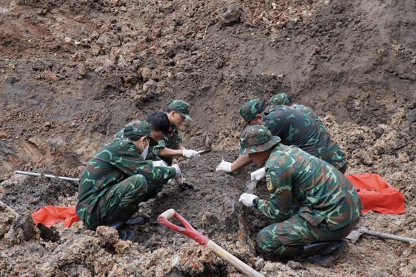 Tìm thêm hài cốt ở công viên Lê Thị Riêng, xác minh mộ liệt sĩ Nguyễn Thị Minh Khai