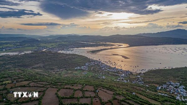 Tìm về đồi Cổ Thạch nguyên sơ giữa miền biển Đắk Lắk
