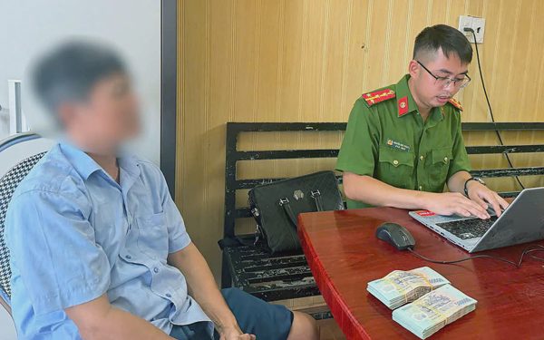 Tin 'cán bộ' đặt 150 bộ giường, người đàn ông định chuyển 171 triệu nhưng dịch vụ chuyển tiền đã báo công an