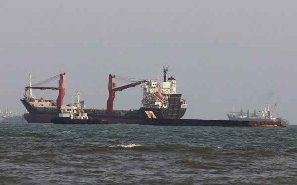 Tín hiệu mới giữa Mỹ - Iran giúp giá dầu thế giới hạ nhiệt