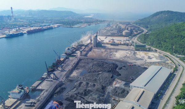 Tin mới nhất vụ nước đen từ bãi than tràn ra biển Nghi Sơn
