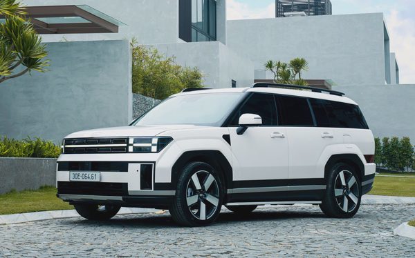 Tin tức giá xe: Hyundai Santa Fe tiếp tục giảm cao nhất 220 triệu đồng