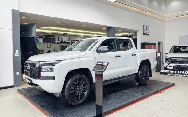 Tin tức giá xe: Mitsubishi Triton giảm lăn bánh tới 56 triệu đồng, bản mới cũng không ngoại lệ