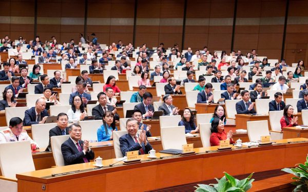 Tin tức sáng 18-10: Xuất nhập khẩu lần đầu vượt ngưỡng 1.000 tỉ đô; Khai trương cơ sở 2 Bệnh viện Phụ sản Trung ương