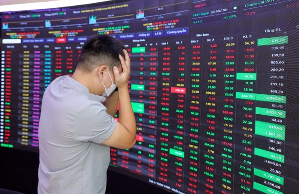 Tin vui không cứu nổi NVL, KOS nằm sàn 7 phiên liên tiếp