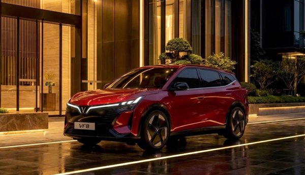 Tin xe 5/9: VinFast VF 8 Premium lộ diện, Geely Monjaro chạy điện 130 km