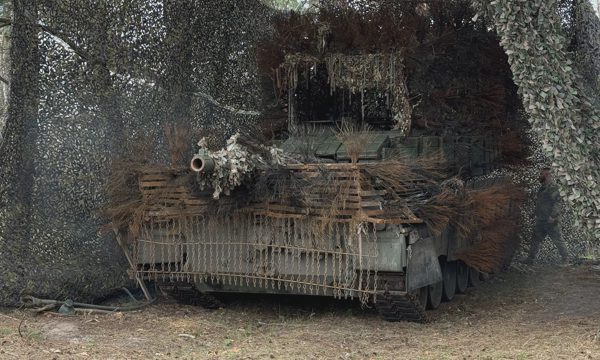 Tình cảnh 'nấp kỹ trong rừng' của xe tăng phương Tây ở Ukraine