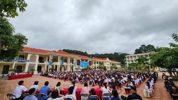 Tỉnh Điện Biên báo cáo gì với Thủ tướng việc hiệu trưởng kêu gọi ủng hộ gạo, gas?