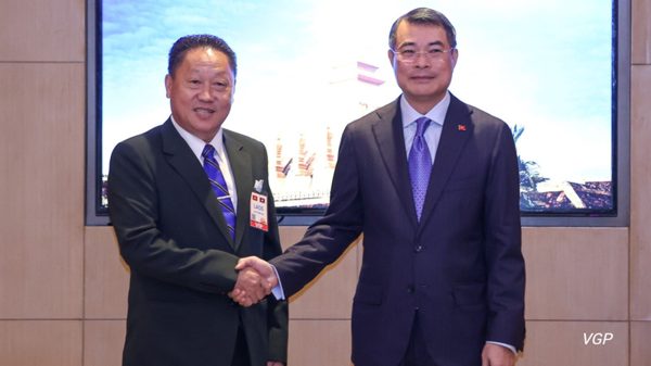 Tình đoàn kết đặc biệt Việt Nam-Lào là mối quan hệ thủy chung, son sắt, không gì có thể lay chuyển