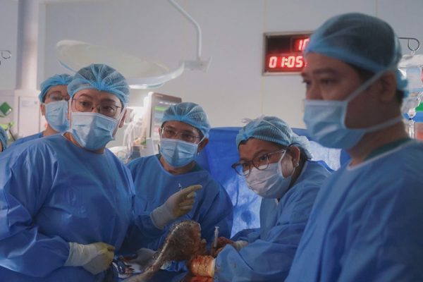 Tình huống cân não trong ca thông tim bào thai đầy thách thức ở TPHCM