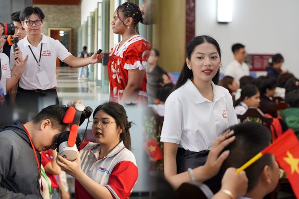Tình nguyện viên góp sức đưa người dân trở về thời khắc thiêng liêng năm 1945