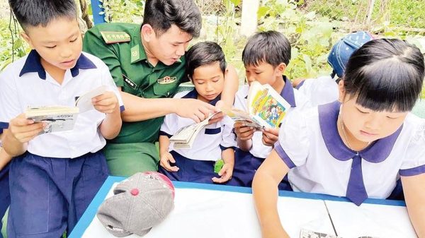 Tình quân dân giữa muôn trùng sóng nước