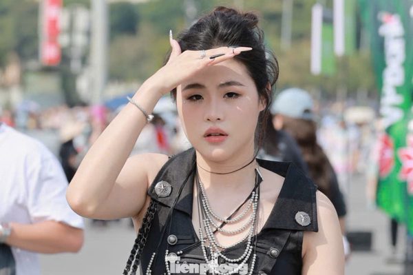 Tinh thần nổi loạn của Big Bang phủ sóng thời trang giới trẻ tại Mỹ Đình