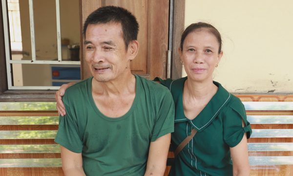 Tình yêu 26 năm của cô giáo và người lính tâm thần