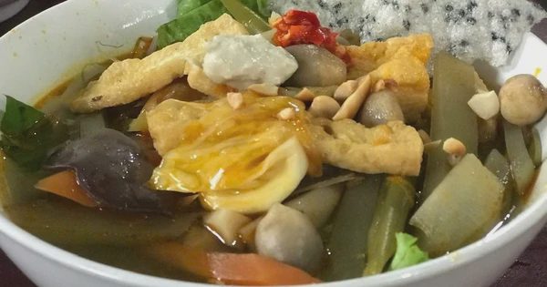 Tô bún chay Huế có hơn 10 nguyên liệu, điều gì làm nên hương vị đặc trưng?