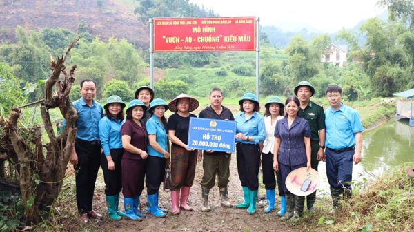 Tổ chức Công đoàn đồng hành cùng phụ nữ biên cương
