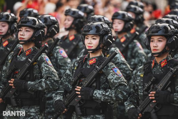 Tổ chức Lễ diễu binh tại Quảng trường Ba Đình mừng 100 năm thành lập Đảng