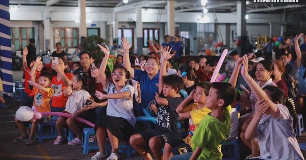 Tổ chức trung thu, trao học bổng cho con người lao động ở TP.HCM