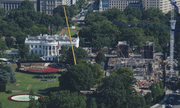 Tòa án Tối cao Mỹ cho phép ông Trump tiếp tục xây phòng khiêu vũ