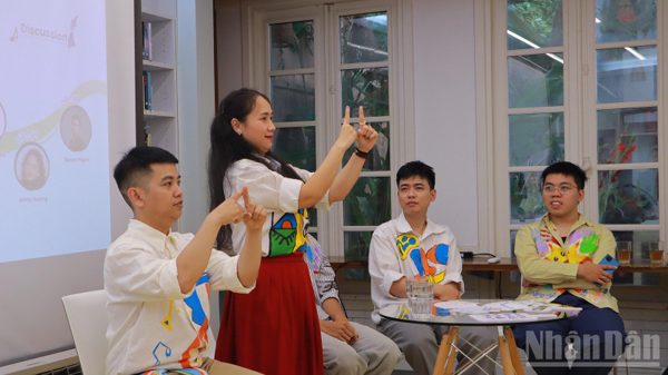 Tọa đàm “Những ngón tay nhảy múa” đưa ngôn ngữ ký hiệu đến gần hơn với công chúng