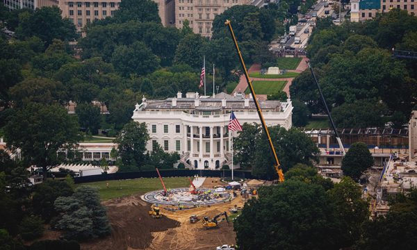 Tòa Tối cao 'gỡ rào' cho phòng khiêu vũ của ông Trump