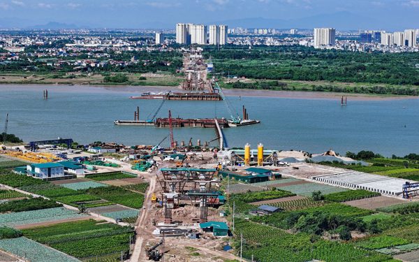 Toàn cảnh công trường cầu dây văng hơn 11.800 tỉ đồng nối Hà Nội và Hưng Yên