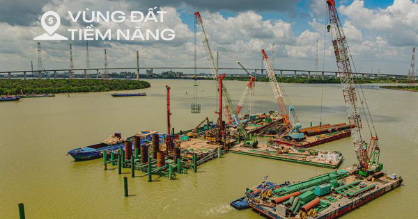 Toàn cảnh công trường cầu vượt sông tuyến đường sắt Bến Thành - Cần Giờ: Máy móc rầm rộ trên mặt nước, chuẩn bị đổ bê tông cọc đầu tiên