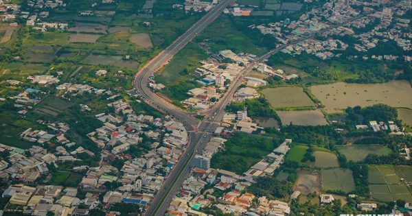 Toàn cảnh quốc lộ có 6 làn xe nối TP.HCM với miền Tây sắp về đích