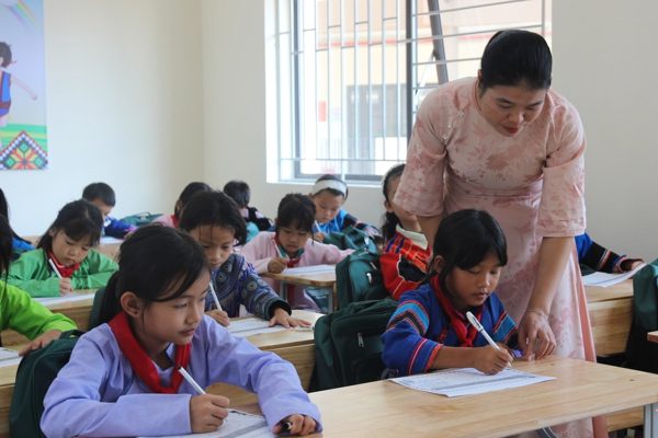 Toàn quốc khai giảng năm học mới, khánh thành loạt trường liên cấp nội trú
