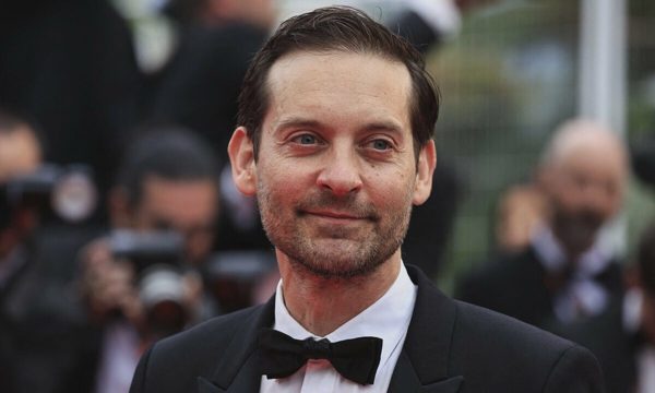 Tobey Maguire chủ trì hôn lễ của vợ cũ