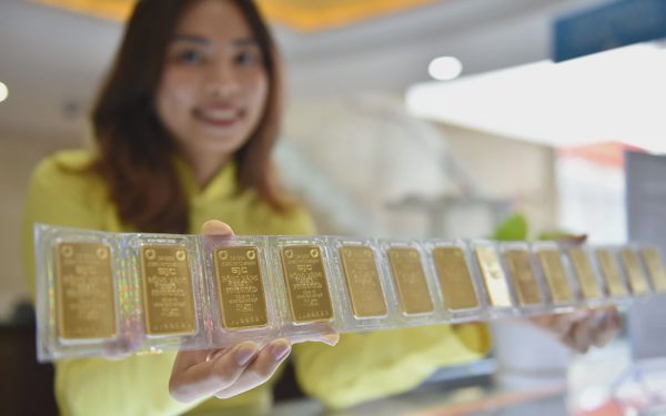 Tối nay, 1-9, giá vàng thế giới giảm mạnh, về sát 4.300 USD/ounce