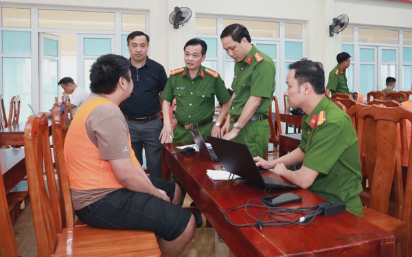 Tội phạm săn dữ liệu cá nhân, mua ảnh căn cước chỉ 100.000 - 300.000 đồng