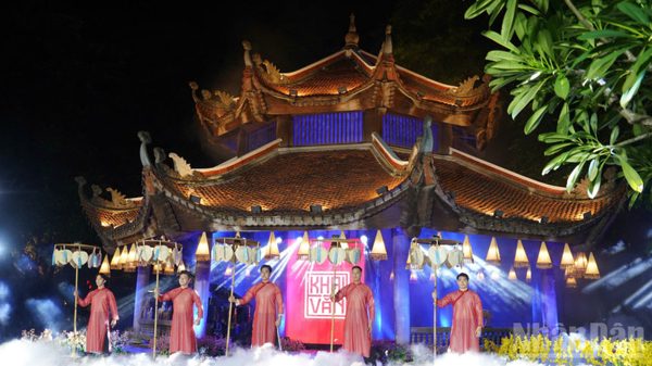 Tôn vinh đạo học Việt Nam