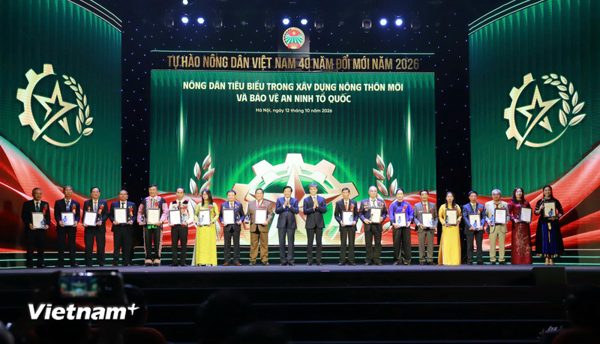 Tôn vinh Nông dân Việt Nam xuất sắc 40 năm Đổi mới và phát triển nông nghiệp bền vững