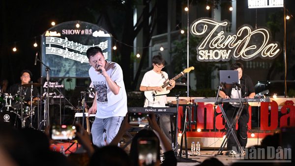 Tôn vinh và tri ân phụ nữ qua "Tán Đa Show" số 3