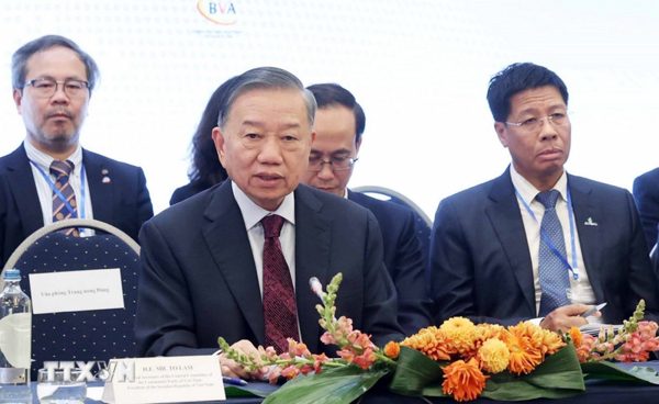 Tổng Bí thư, Chủ tịch nước dự tọa đàm cấp cao với lãnh đạo doanh nghiệp tiêu biểu châu Âu và Bỉ