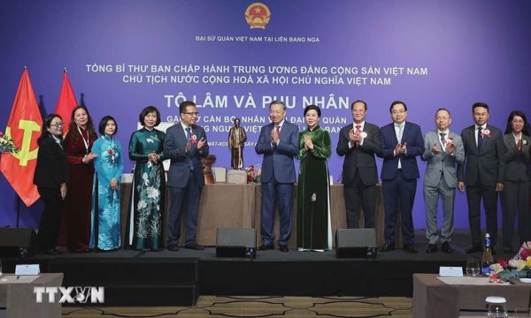 Tổng Bí thư, Chủ tịch nước mong trí thức Việt tại Nga thúc đẩy kết nối khoa học công nghệ