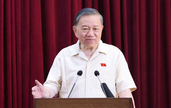 Tổng Bí thư, Chủ tịch nước nói việc thiếu sách giáo khoa, bữa ăn bán trú