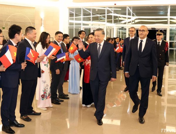 Tổng Bí thư, Chủ tịch nước Tô Lâm bắt đầu thăm chính thức Cộng hòa Pháp và dự Hội nghị Thượng đỉnh Không gian vũ trụ tại Paris
