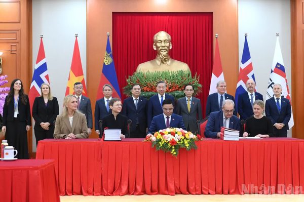 Tổng Bí thư, Chủ tịch nước Tô Lâm chứng kiến Lễ ký Hiệp định thương mại tự do giữa Việt Nam và các nước thành viên Hiệp hội Mậu dịch tự do châu Âu