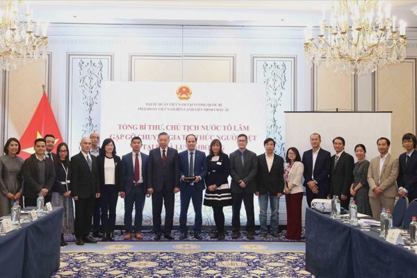 Tổng Bí thư, Chủ tịch nước Tô Lâm gặp gỡ đại diện chuyên gia, trí thức người Việt tại Bỉ và Luxembourg