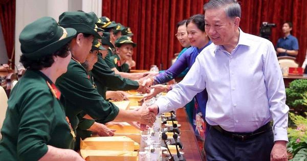 Tổng Bí thư, Chủ tịch nước Tô Lâm gặp mặt Đại đội nữ lái xe Trường Sơn