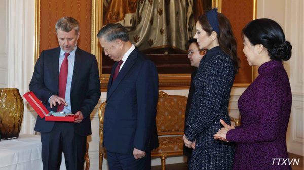 Tổng Bí thư, Chủ tịch nước Tô Lâm nhận Huân chương cao quý của Vương quốc Đan Mạch