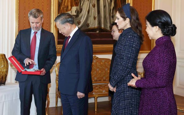 Tổng Bí thư, Chủ tịch nước Tô Lâm nhận huân chương cao quý nhất của Đan Mạch