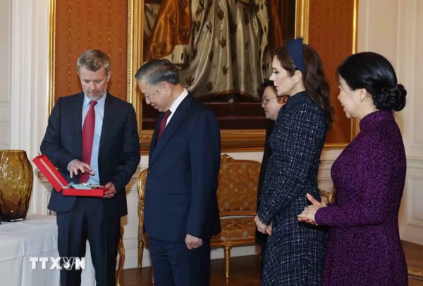 Tổng Bí thư, Chủ tịch nước Tô Lâm nhận Huân chương cao quý nhất của Đan Mạch