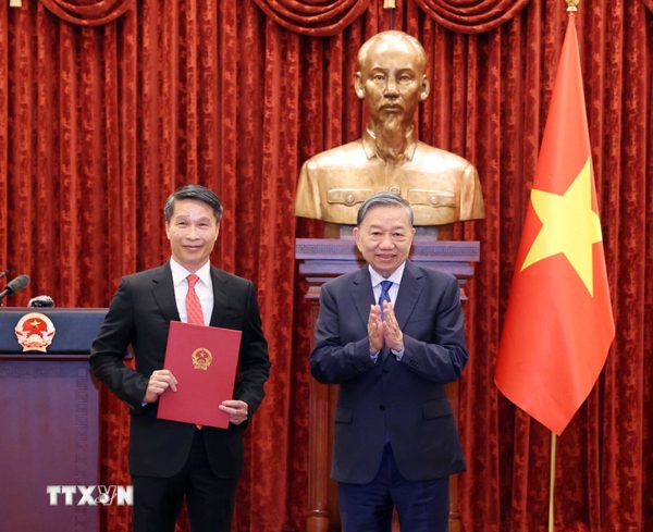 Tổng Bí thư, Chủ tịch nước Tô Lâm trao quyết định bổ nhiệm 2 Đại sứ Việt Nam tại nước ngoài