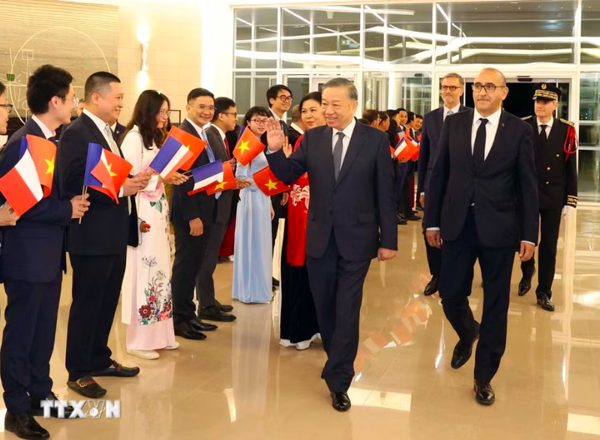 Tổng Bí thư, Chủ tịch nước Tô Lâm và Phu nhân bắt đầu thăm chính thức Pháp